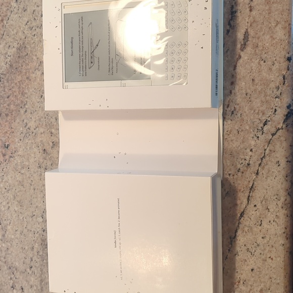 NEW Original Amazon Kindle - Picture 4 of 10